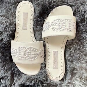 Dolce & Gabbana Cream Embroidered Sandals Girls Euro 31
